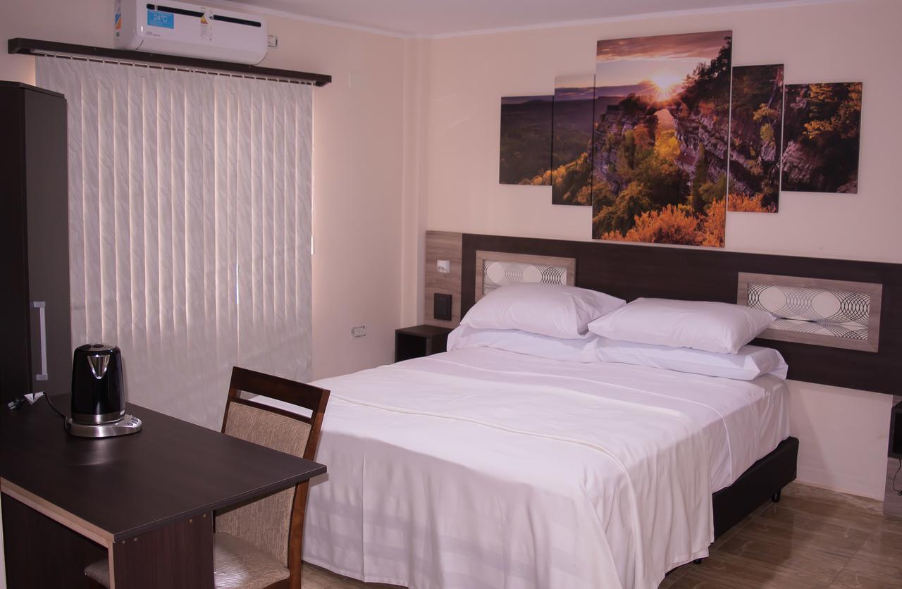 Austral Hotel Dos de Mayo Esterno foto